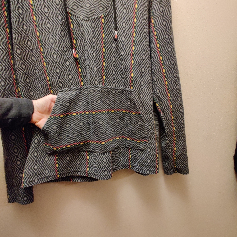 Geometric Patterned Gray Over The Head Hooded Shi… - image 6